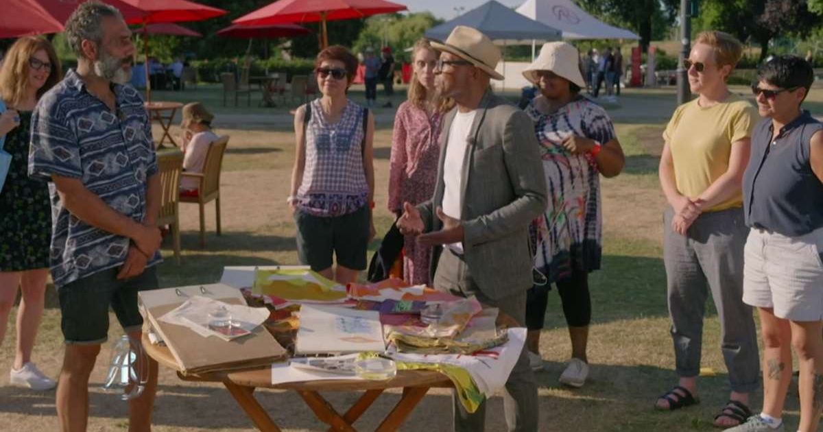 The guest and the expert with the collection (Cover image source: Dailymotion | Antiques Roadshow)