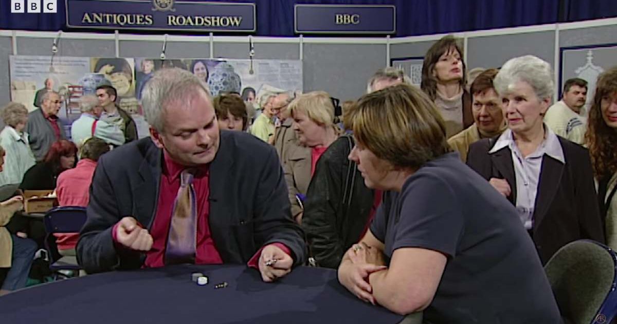 Screenshot showing the guest (R) and the expert on "Antiques Roadshow." (Cover image source: YouTube | BBC Antiques Roadshow)