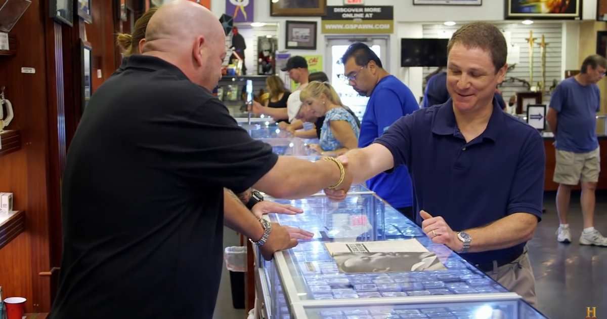 Screenshot showing Rick Harrison and the guest on "Pawn Stars." (Cover image source: YouTube | Pawn Stars)