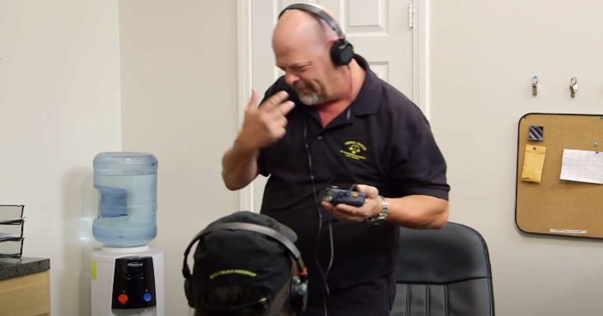 Rick Harrison shaking a leg with headphones on (Cover image source: YouTube | Pawn Stars)