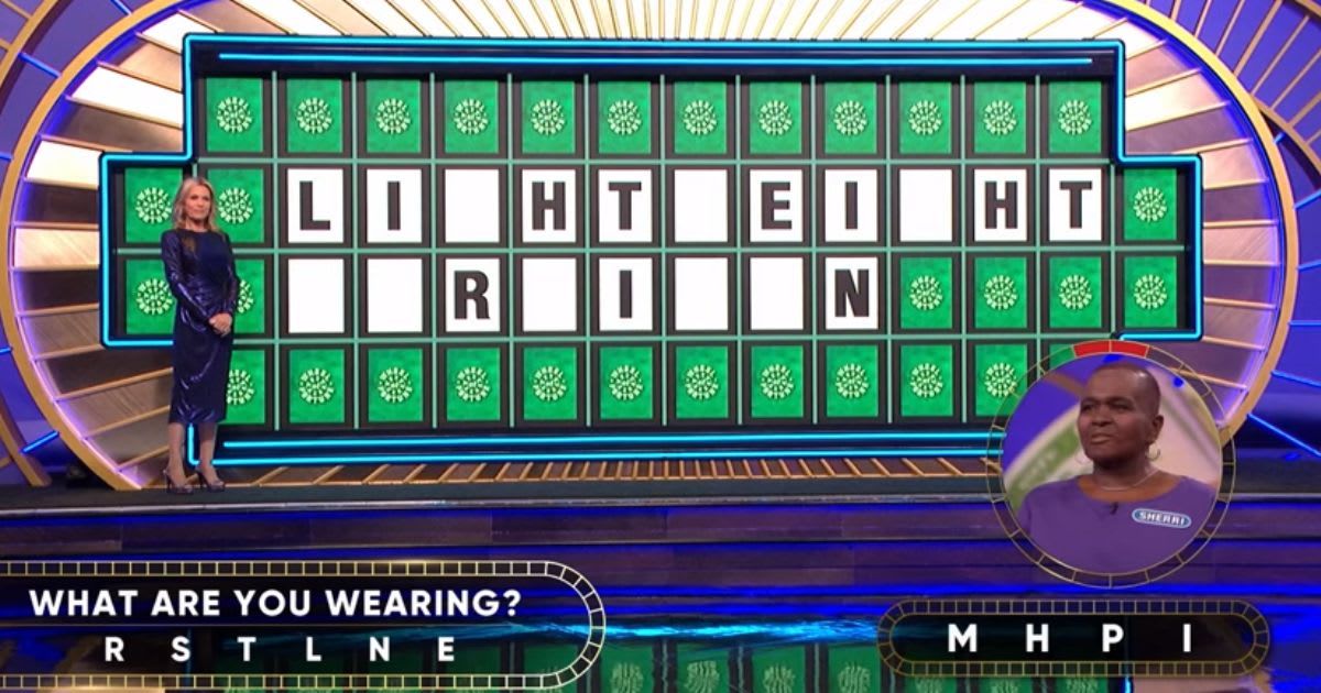 Vanna White and contestant Sherri 'Wheel of Fortune' (Cover Image Source: YouTube| Wheel of Fortune)