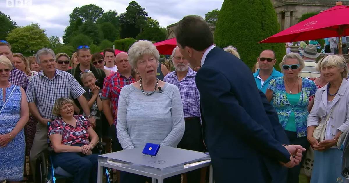 Screenshot showing the guest (L) and the expert on "Antiques Roadshow." (Cover image source: YouTube | BBC Antiques Roadshow)