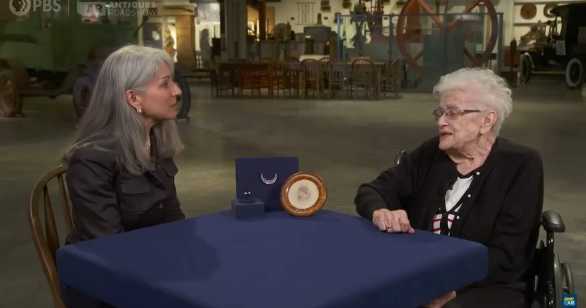 Screenshot showing the expert, the items, and the guest on the show (Cover image source: YouTube/Antiques Roadshow PBS)