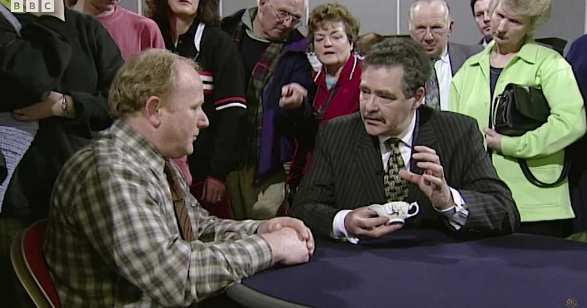Screenshot showing the guest (L) and the expert on "Antiques Roadshow" (Cover image source: YouTube | BBC Antiques Roadshow)