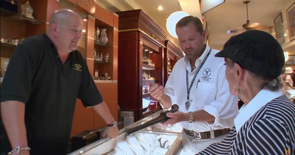 Screenshot showing Rick Harrison, the expert, and the guest on "Pawn Stars." (Cover image source: YouTube | Pawn Stars)