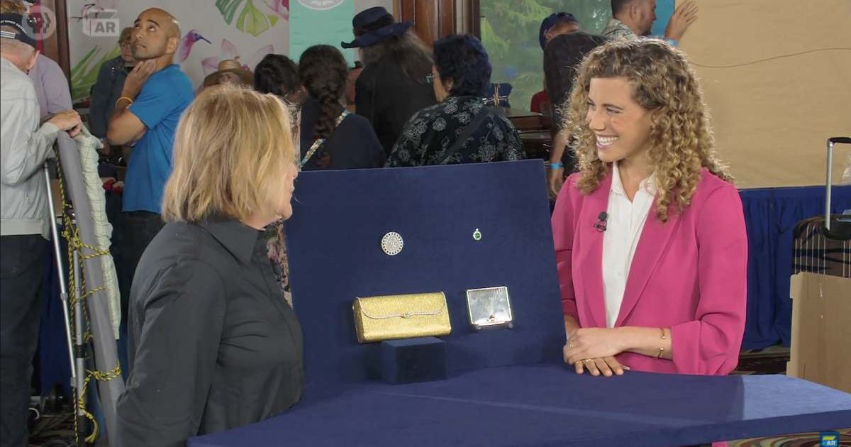 Screenshot showing the guest, the items, and the expert on the show (Cover image source: YouTube | Antiques Roadshow PBS)
