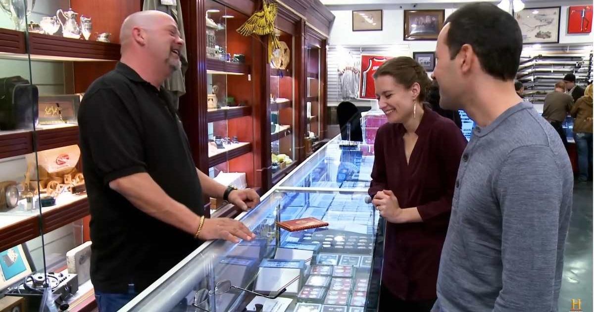 Screenshot showing Harrison, the expert and the seller talking about the book (Cover image source: YouTube/Pawn Stars)