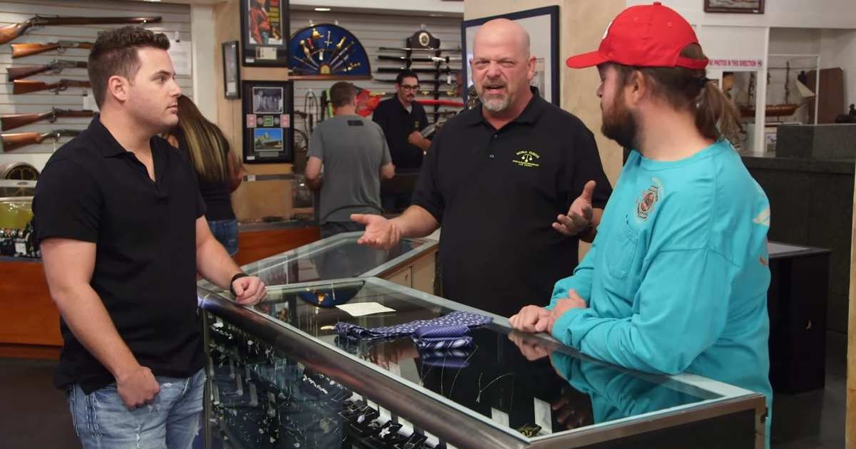 Screenshot showing Rick Harrison talking to Chumlee about the guest's items (Cover image source: YouTube/ Pawn Stars)
