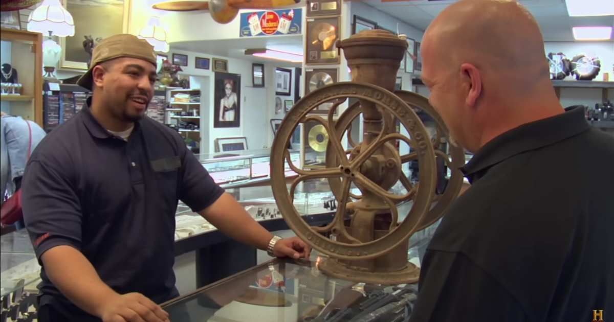 Screenshot showing the guest and Rick Harrison on "Pawn Stars" (Cover image source: YouTube | Pawn Stars)