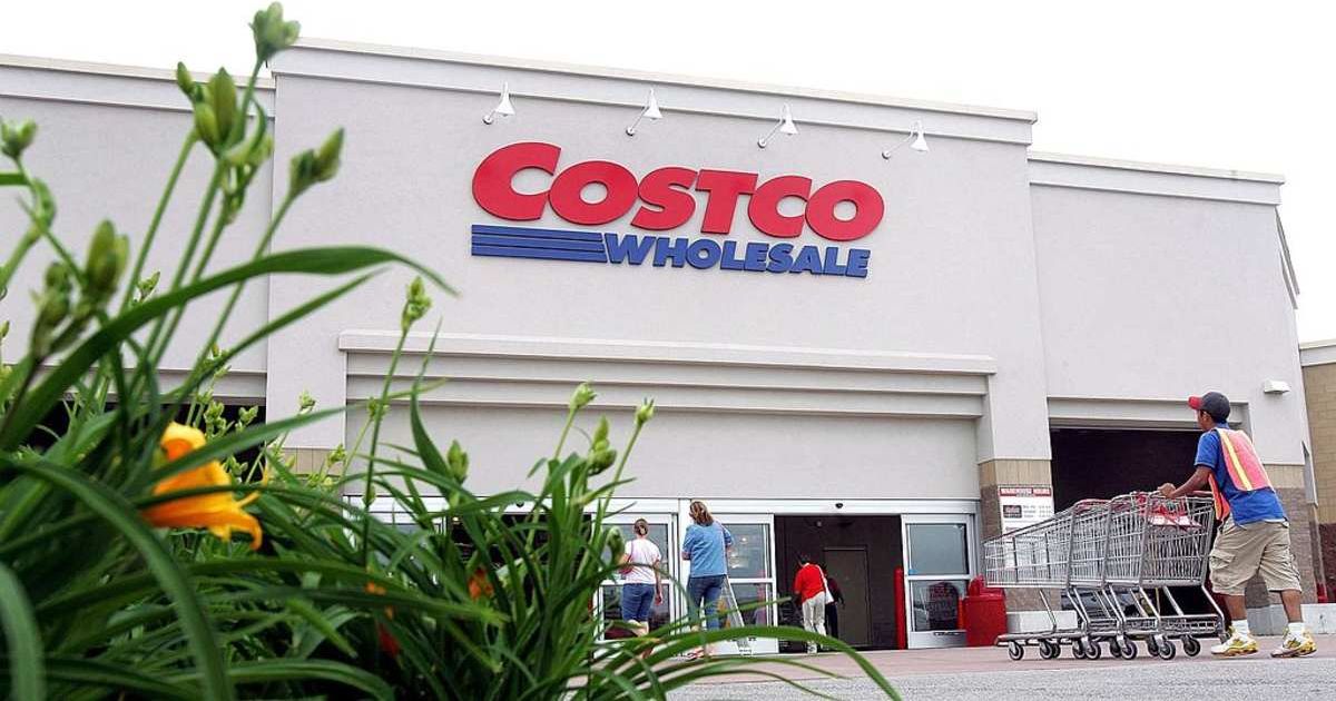 Representative image of a worker pushing carts outside a Costco Wholesale store (Cover image source: Getty Images/Photo by Tim Boyle)