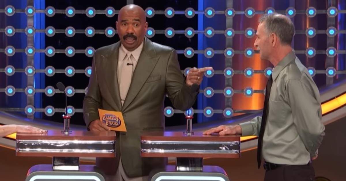 Steve Harvey commenting on the stubborn contestant (Cover image source: YouTube | Family Feud)