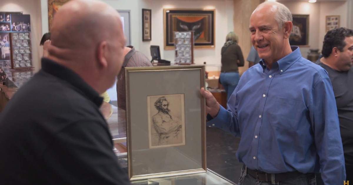 Screenshot showing Rick Harrison and the guest on "Pawn Stars." (Cover Image Source: YouTube | Pawn Stars)