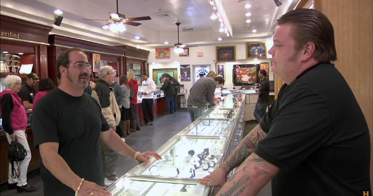 Screenshot showing the guest and Corey Harrison on "Pawn Stars" (Cover Image Source: YouTube | Pawn Stars)