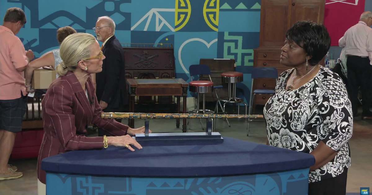 Screenshot showing the expert (L) and the guest on "Antiques Roadshow." (Cover Image Source: YouTube | Antiques Roadshow PBS)