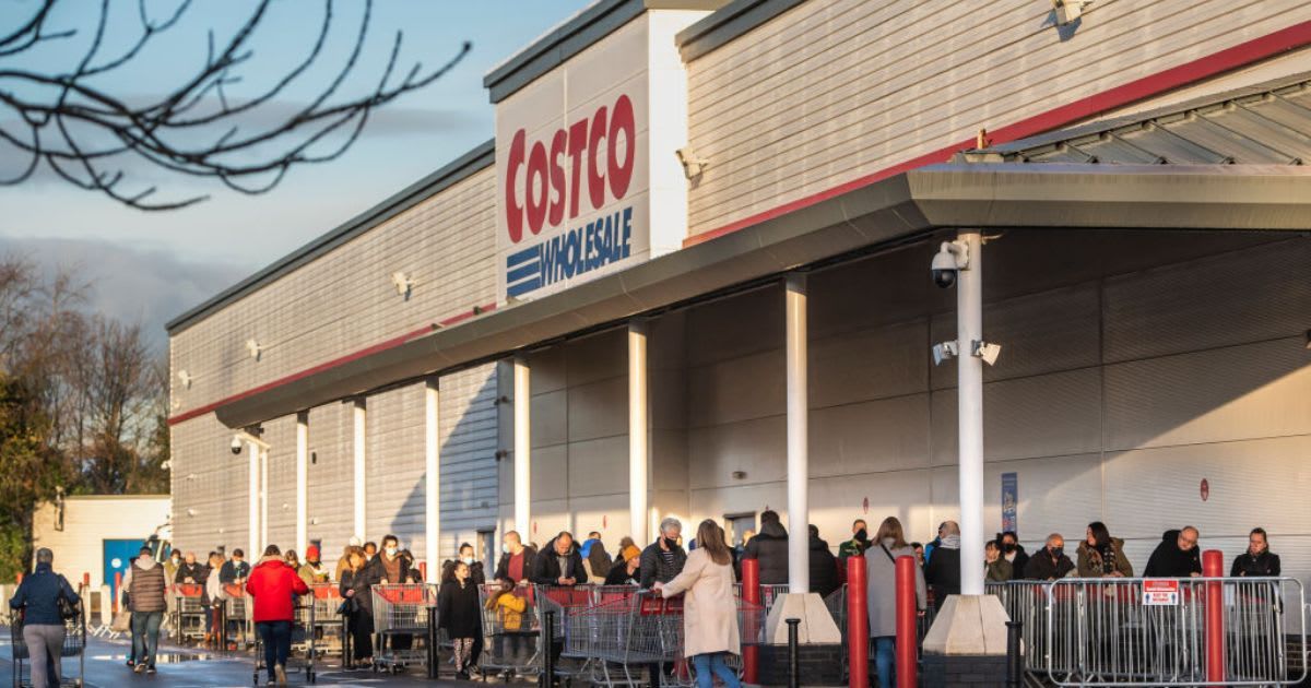 Customers outside a Costco store (Cover Image Source: Getty Images | Photo By Anthony Devlin)