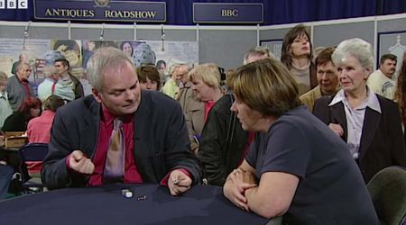 'Antiques Roadshow' guest says 'goodness me' after expert revealed the value of her vintage brooch