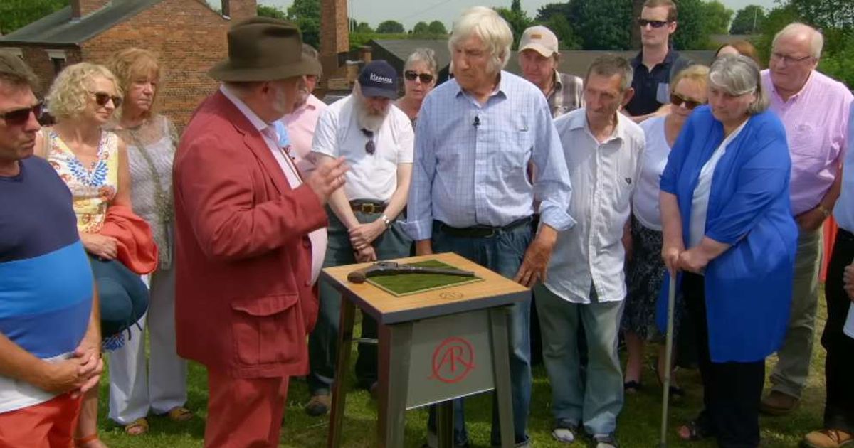 Screenshot showing the expert, the revolver, and the guest on the show (Cover image source: YouTube/BBC)