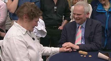 'Antiques Roadshow' expert holds guest's hand after she's shaken by the appraisal of royal jewelry