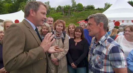 'Antiques Roadshow' guest says 'I'm amazed' after hearing the value of his 'disgusting' car boot find
