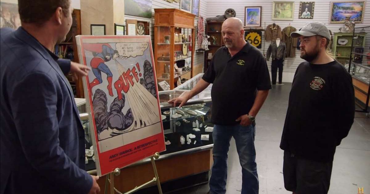 Screenshot showing Rick Harrison and Chumlee looking at the poster (Cover image source: YouTube/Pawn Stars)