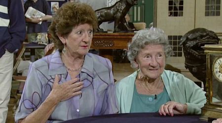 'Antiques Roadshow' guest holds her chest after hearing about cost of repairing family's gold clock