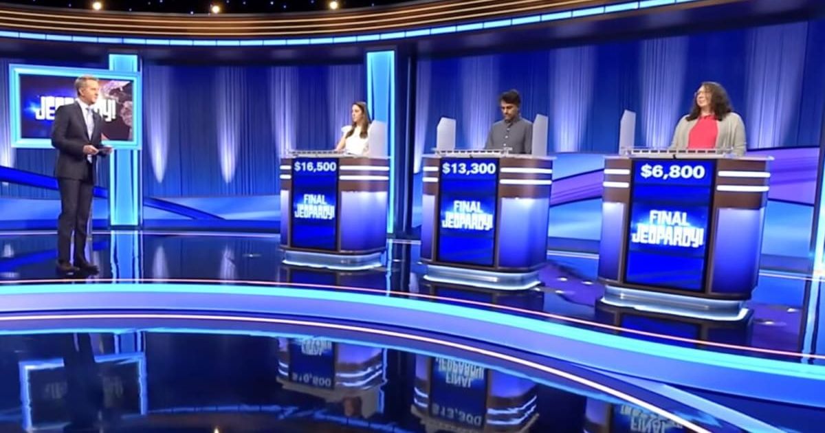 Image showing Ken Jennings and the three contestants (Cover image source: TVInsider/ABC / Jeopardy)