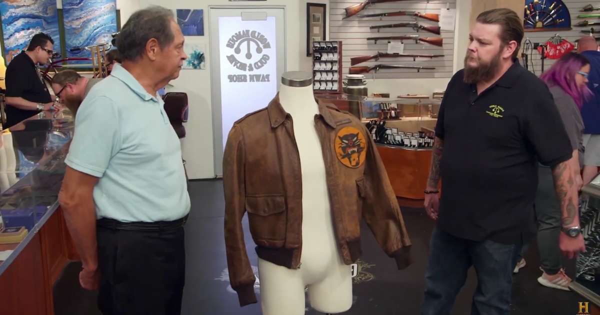 Screenshot showing the guest and Corey Harrison on "Pawn Stars" (Cover image source: YouTube | Pawn Stars)