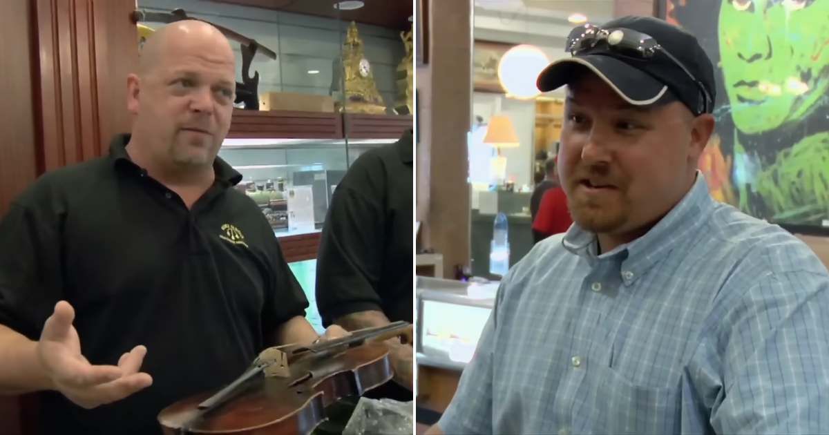Screenshot showing Rick Harrison talking to the seller (Cover image source: YouTube/Pawn Stars)