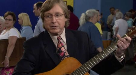 'Antiques Roadshow' fans divided as expert starts playing a vintage guitar on the show
