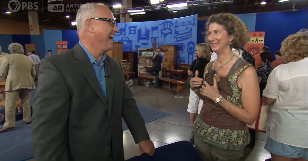 Screenshot showing the expert, and the guest's reaction to the appraisal (Cover image source: YouTube/Antiques Roadshow PBS)