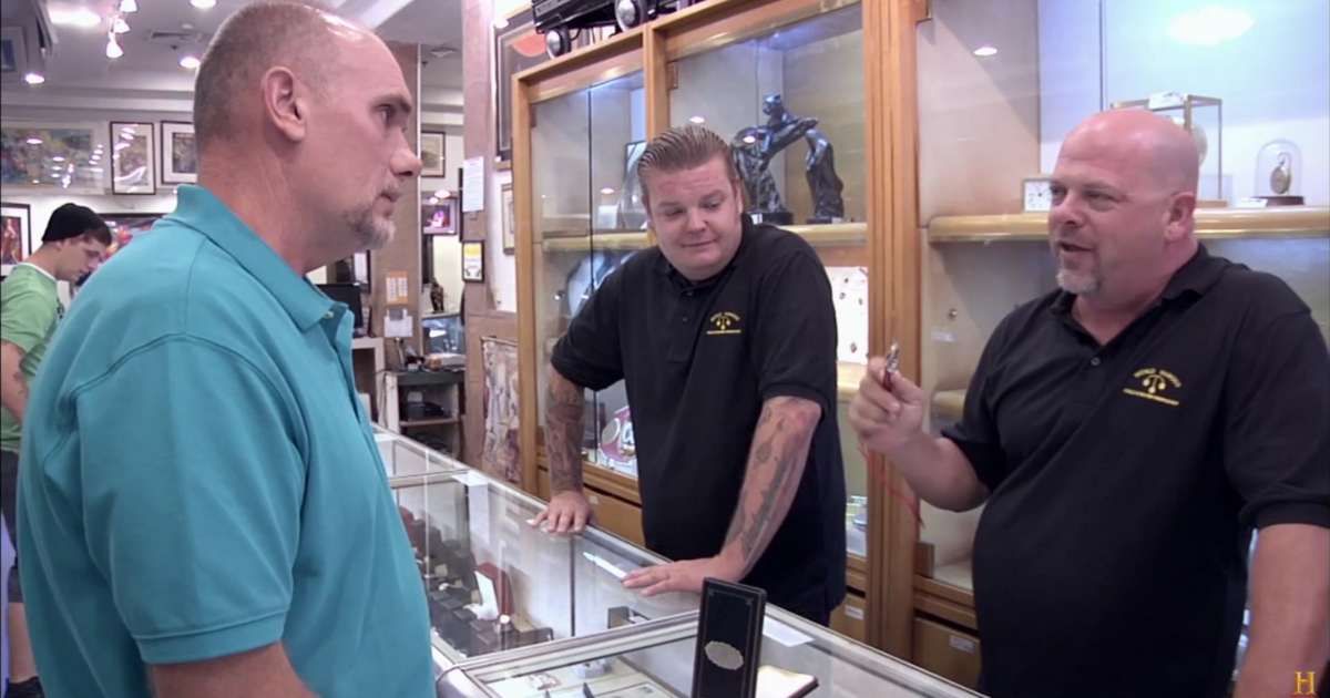 Screenshot showing the guest, Rick Harrison, and Corey Harrison on "Pawn Stars" (Cover Image Source: YouTube | Pawn Stars)