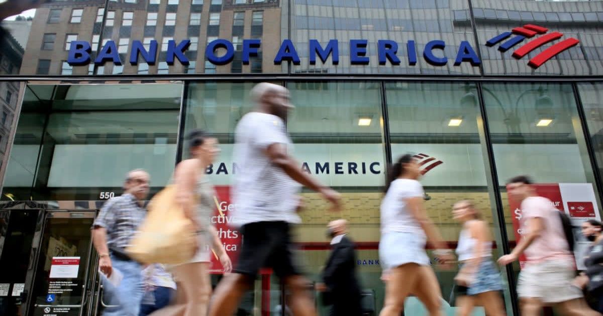  People walk near Bank of America branch (Cover image Source: Getty Images/Photo by John Smith / VIEWpress)