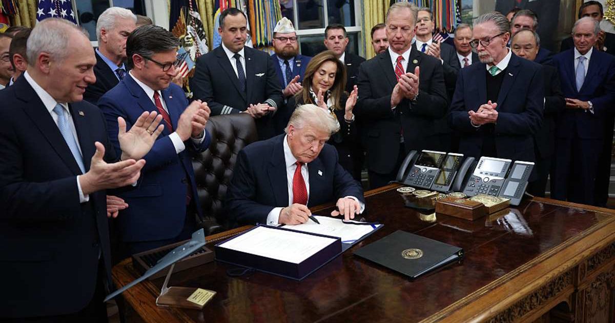 U.S. President Donald Trump signs funding legislation to reopen the federal government as he is joined by other leaders  (Cover Image source: Getty Images/Photo by Win McNamee)