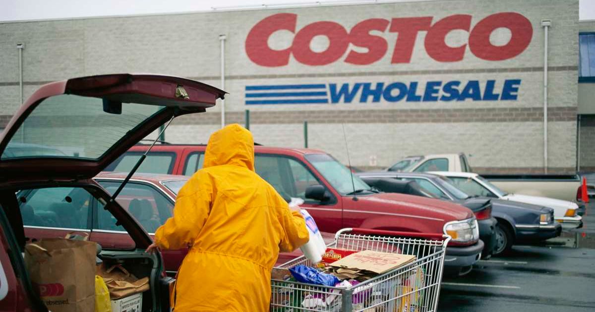 Representative image of a Costco wholesale store shopper (Cover image source:| Getty Images / Photo by mark peterson/Corbis)