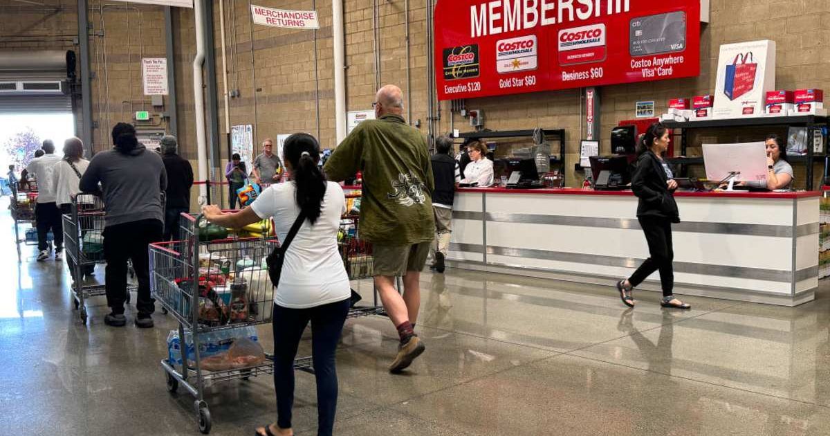  Customers walk by the membership counter at a Costco store (Cover Image Source: Getty Images | Photo by Justin Sullivan)