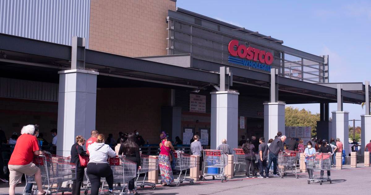 Shoppers outside a Costco store. (Cover Image Source: Getty Images | Photo by Martin Chavez)
