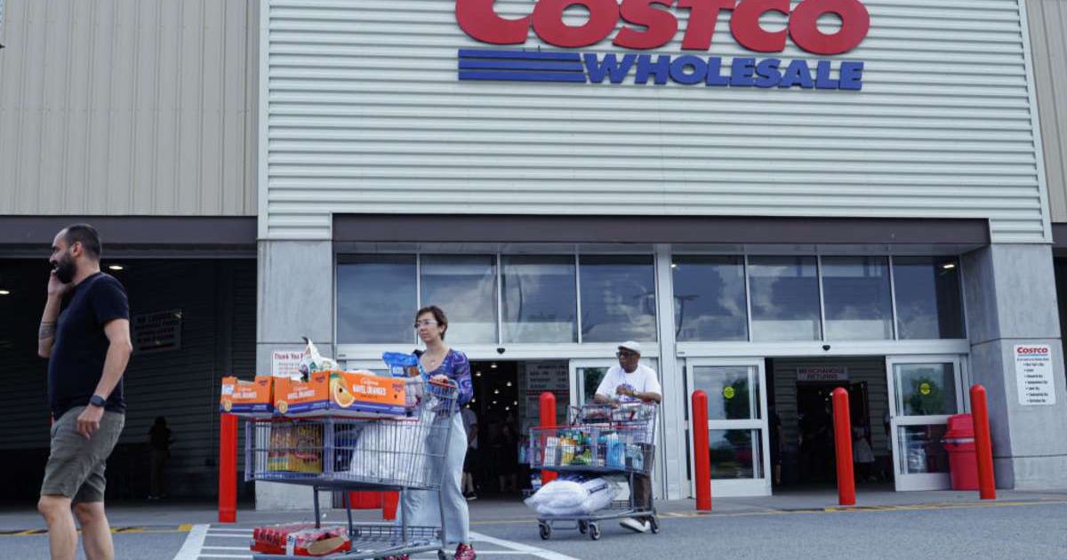 Shoppers exiting a Costco store. (Image Source: Getty Images| Photo by Kena Betancur) 