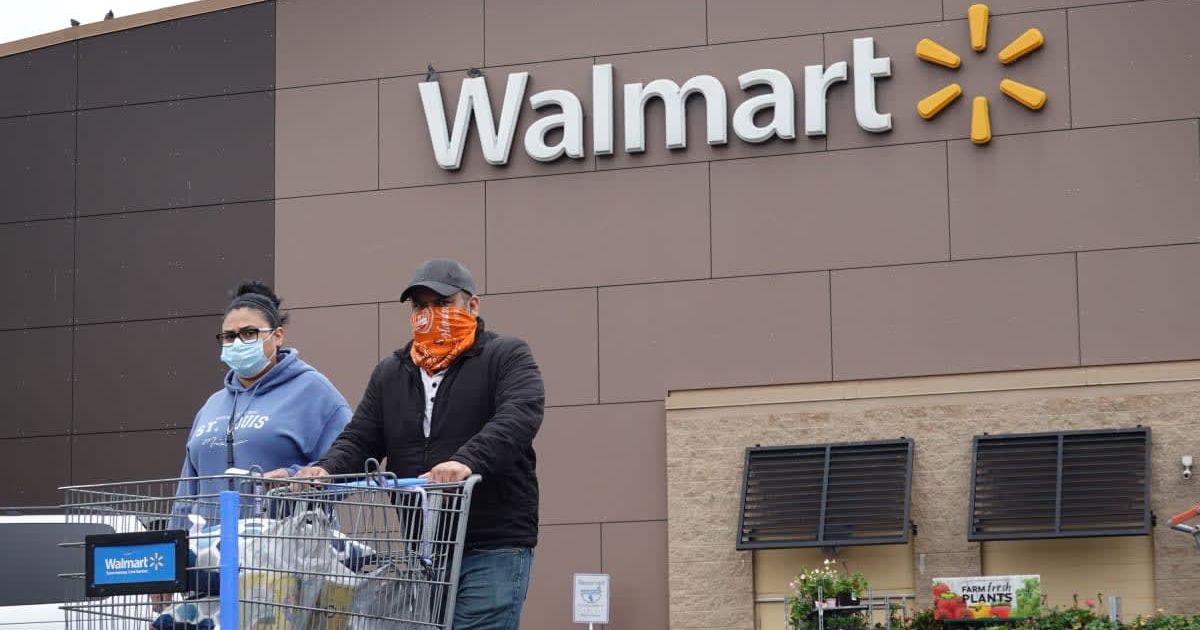 Customers shop at a Walmart store in Chicago, Illinois (Cover Image Source: Getty Images| Photo by Scott Olson)