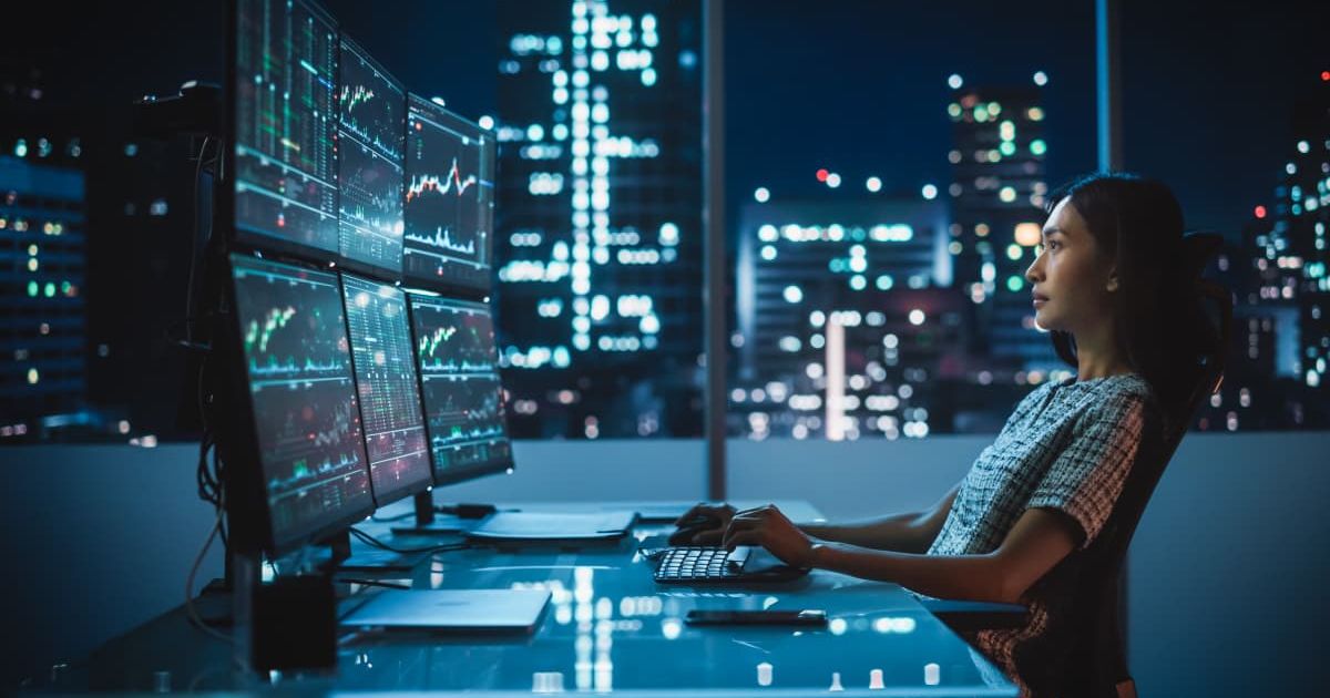 Representational image of a woman tracking crypto prices | (Cover image source: Getty Images | gorodenkoff)