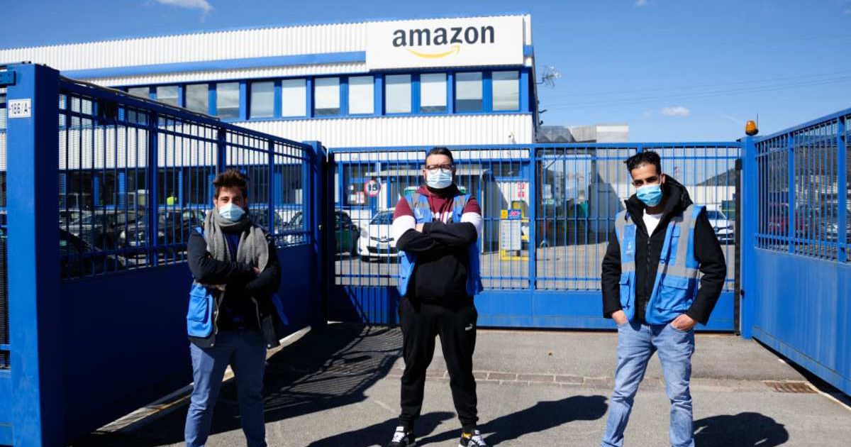 Representative image of workers at the Amazon warehouse (Cover image source: Getty Images/Photo by Paolo Lo Debole)
