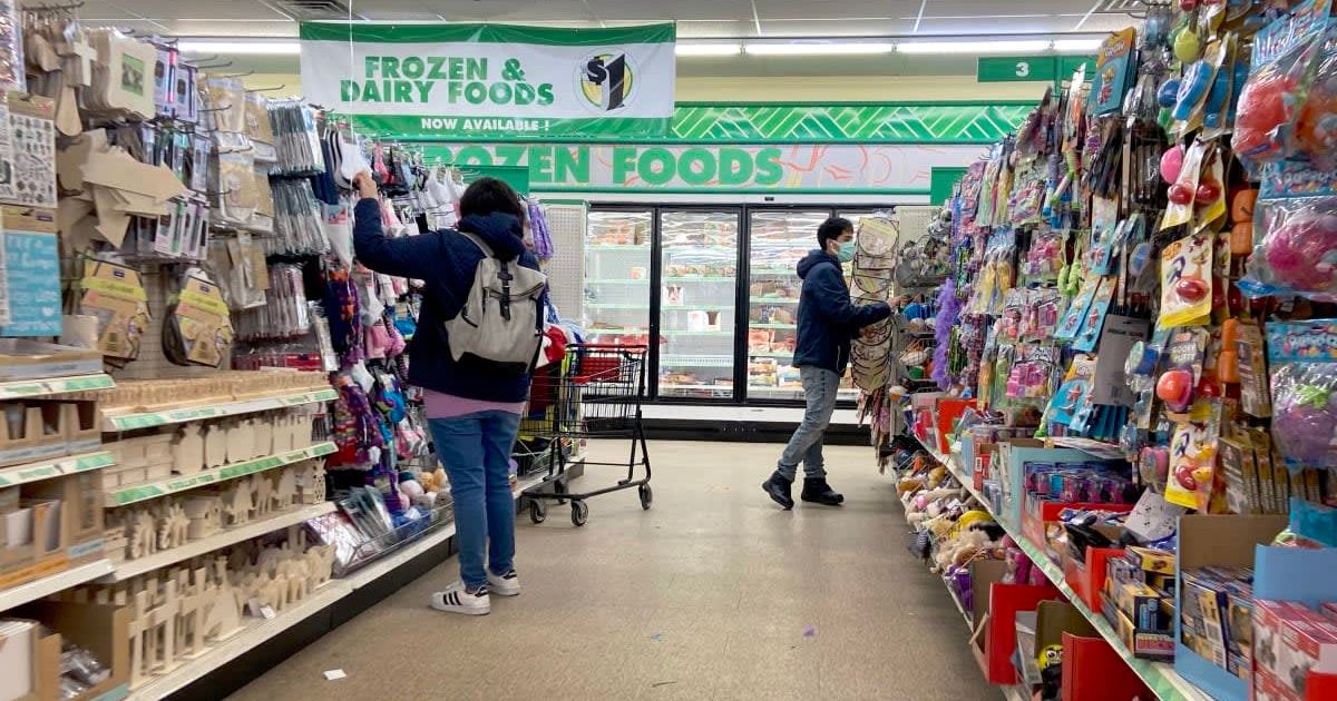 Representative image of shoppers inside a Dollar Tree (Cover Image Source: Getty Images | Photo by Scott Olson)