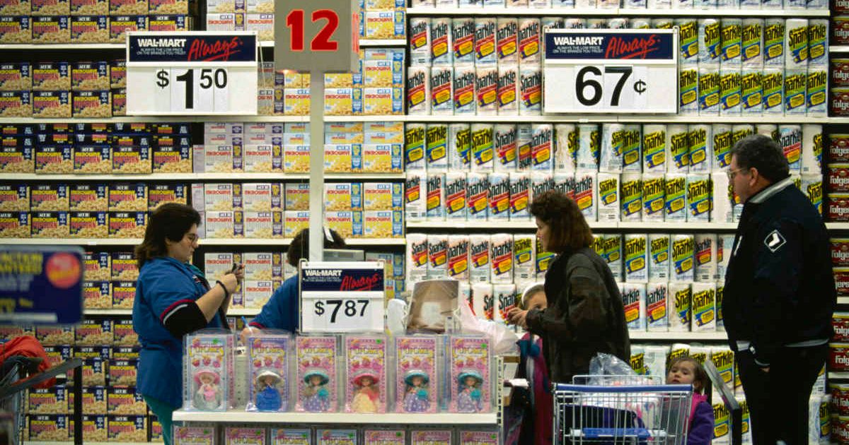 Image of shoppers inside a Walmart store (Cover Image Source: Getty Images | Photo by Ralf-Finn Hestoft)