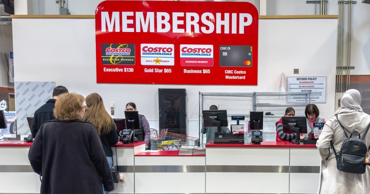 Costco members at the store (Cover Image Source: Getty Images| Photo by Marvin Samuel Tolentino Pineda)