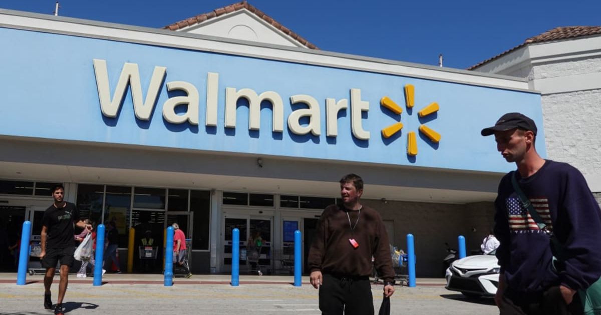 Shoppers exit a Walmart. (Cover Image Source: Getty Images | Photo by Joe Raedle)