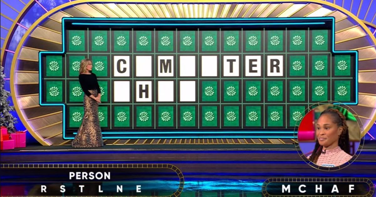 Vanna White and contestant Keisha Bell on 'Wheel of Fortune' (Cover Image Source: YouTube| Wheel of Fortune) 