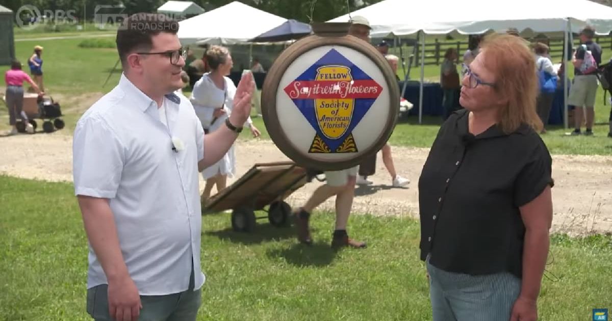 Screenshot showing the expert (L) and the guest on "Antiques Roadshow." (Cover Image Source: YouTube | Antiques Roadshow PBS)