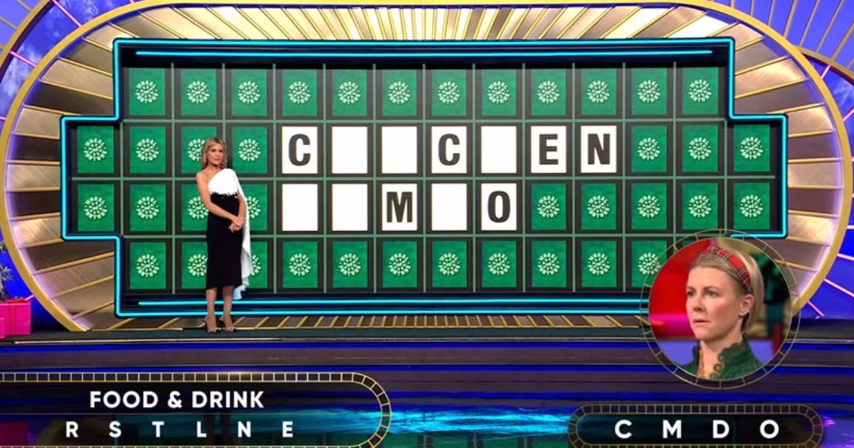 Vanna White and contestant Jennifer on 'Wheel of Fortune' (Cover Image Source: YouTube | Wheel of Fortune) 