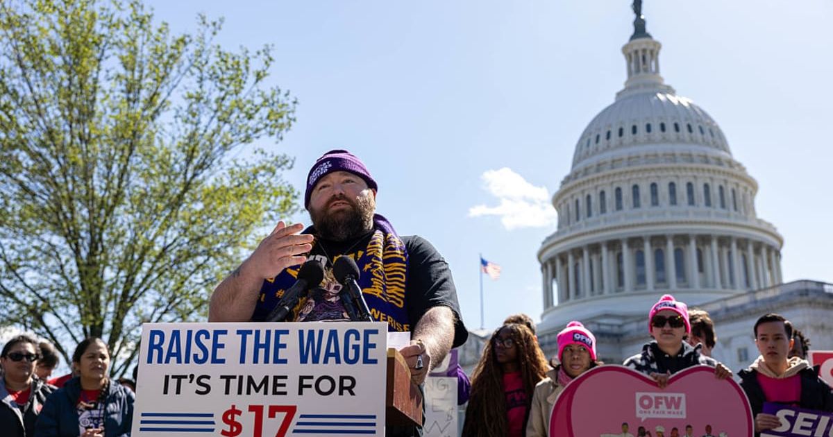 A man talking about minimum wages. (Representative Cover Image Source: Getty Images | Tasos Katopodis)