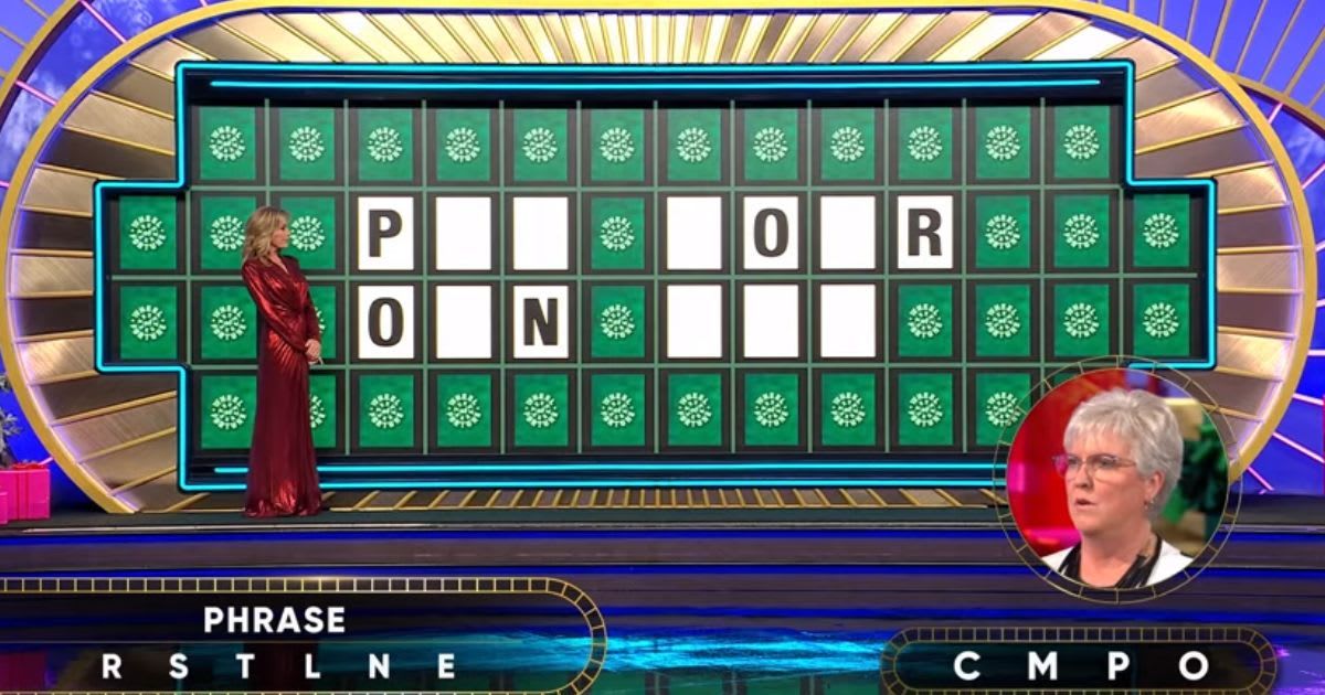 Vanna White and contestant Beth Atkins on 'Wheel of Fortune' (Cover Image Source: YouTube| Wheel of Fortune) 