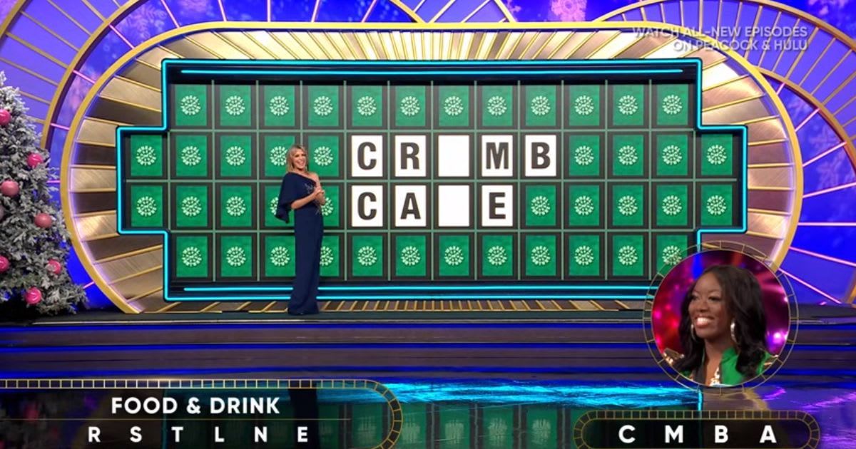 Vanna White and contestant Chantel on 'Wheel of Fortune' (Cover Image Source: YouTube| Wheel of Fortune) 